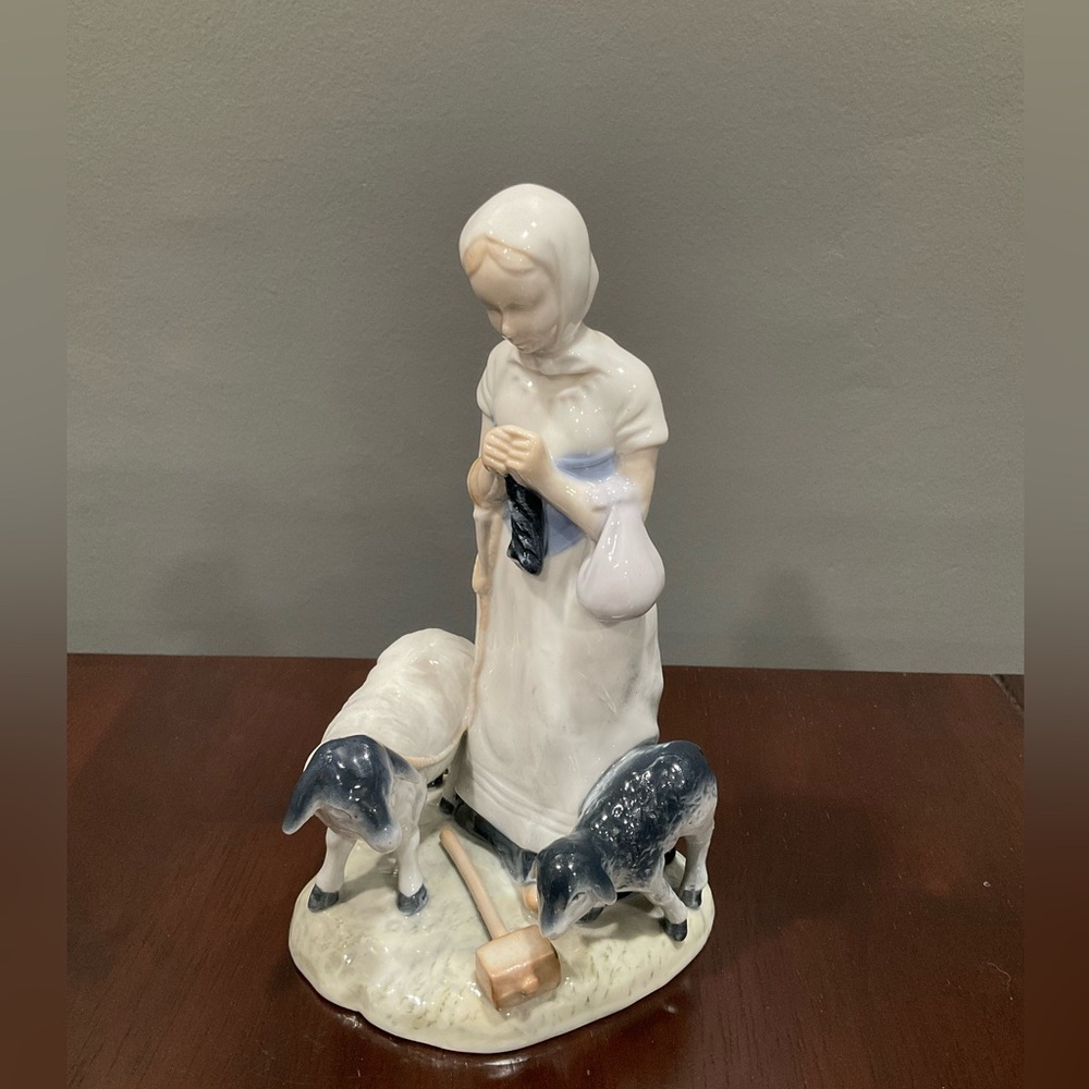 VINTAGE ANDREA BY SADEK FINE‎ PORCELAIN DUTCH WOMAN WITH SHEEP MARKED
